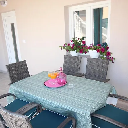 Groundfloor Rustica With 2 Bedrooms *