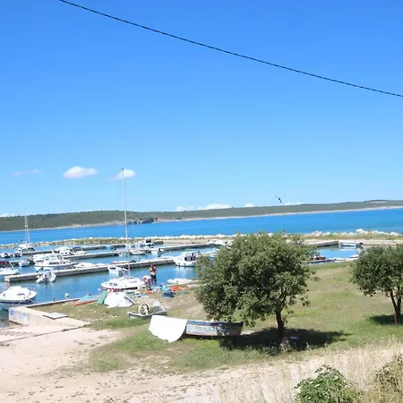 Apartman Groundfloor Rustica With 2 Bedrooms