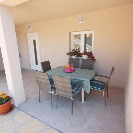 Groundfloor Rustica With 2 Bedrooms * Ljubač