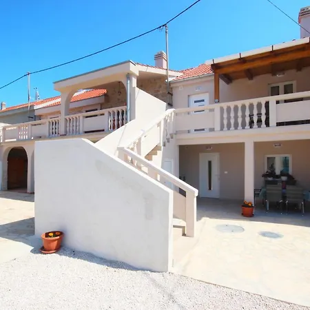 Apartmán Groundfloor Rustica With 2 Bedrooms